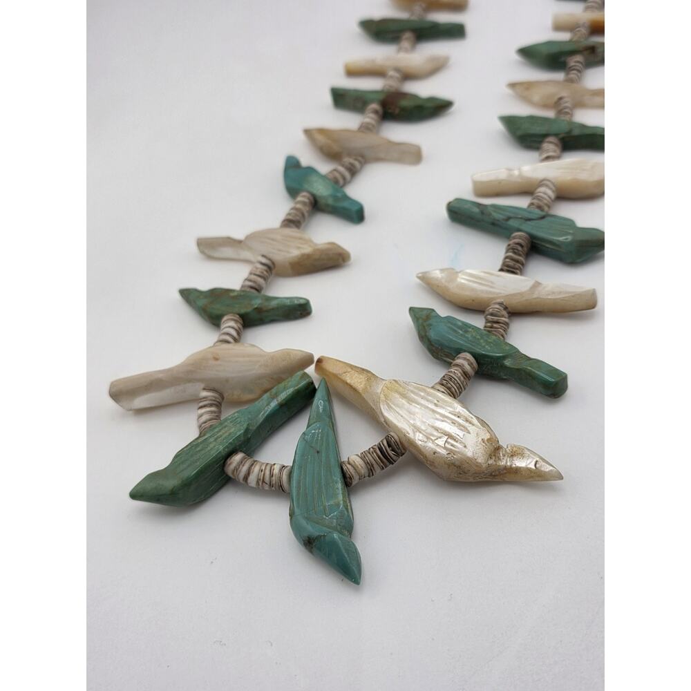 VINTAGE NATIVE AMERICAN TURQUOISE MOTHER OF PEARL SHELL HEISHI CARVED NECKLACE - Picture 14 of 16
